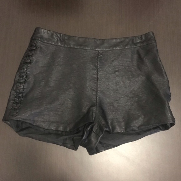 Topshop leather shorts - Picture 2 of 4